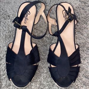 🌟 HOST PICK🌟 Peep toe comfortable candies black wedges!